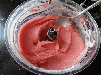 快速草莓冰淇淋的做法步骤3