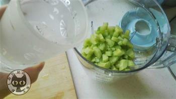 鲜榨青瓜汁的做法步骤2