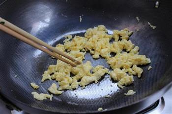 榨菜蛋炒饭的做法步骤3