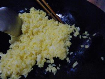 五彩黄金蛋炒饭的做法步骤5