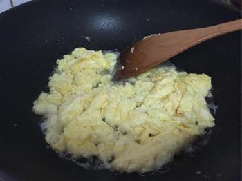 海鲜味苦瓜炒蛋的做法步骤3