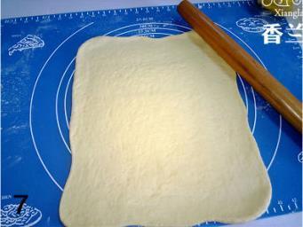 香葱肉松面包卷的做法步骤7
