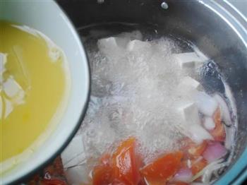 洋葱虾仁豆腐汤的做法步骤7