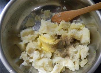 芝士西葫芦焗土豆泥的做法步骤2