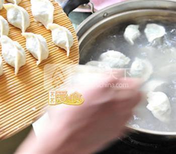 荠菜水饺的做法步骤8