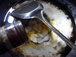 开洋目鱼蛋炒莴笋的做法步骤3