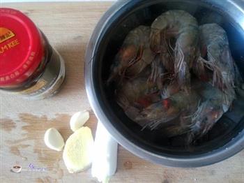 黑椒汁烤虾的做法步骤1