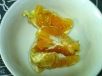 白菜橙子香蕉饮的做法步骤2