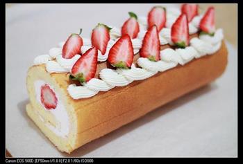 草莓奶油蛋糕卷的做法步骤8