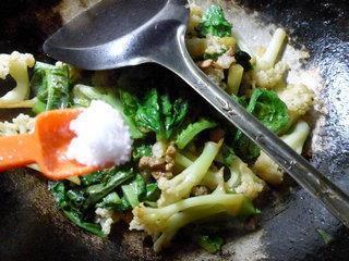 肉丝莴笋叶炒花菜的做法图解10