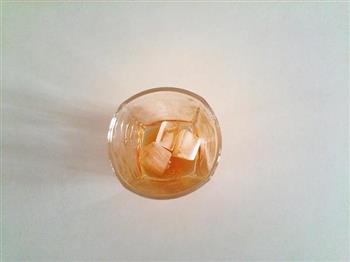 西芹香橙美颜汁的做法步骤4