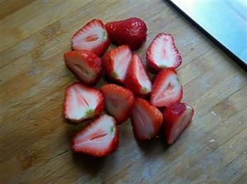 草莓慕斯提拉米苏的做法步骤3