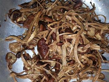 茶树菇排骨养生汤的做法步骤2