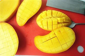 椰浆芒果西米露的做法步骤1