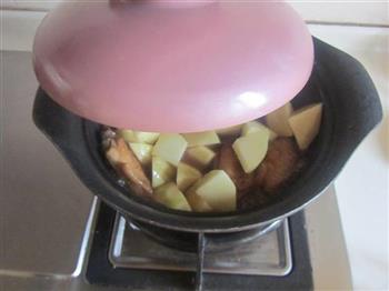 土豆烧鸡翅的做法步骤9