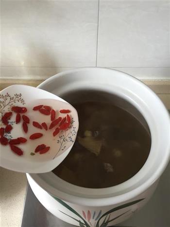 猴头菇莲子猪肚汤的做法图解10