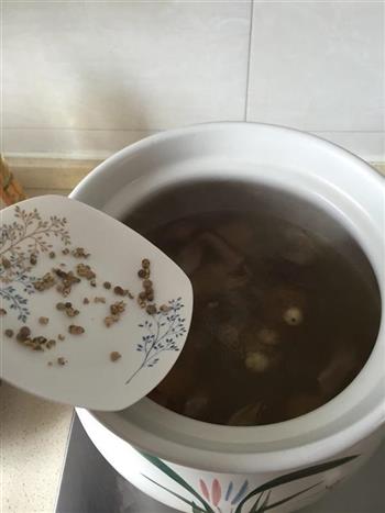猴头菇莲子猪肚汤的做法步骤9