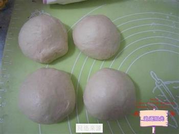 香葱热狗面包的做法步骤3