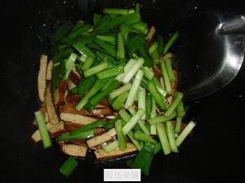 韭菜香干炒肉丝的做法步骤8