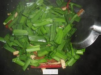 韭菜香干炒肉丝的做法步骤9