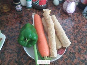 青椒胡萝卜炒肉卷的做法步骤1