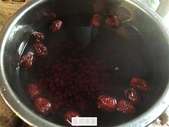 黑米红豆红枣粥的做法步骤2