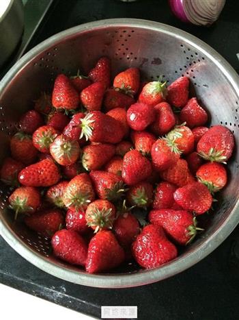 自制草莓酱的做法步骤1