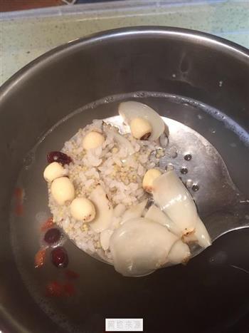 莲子百合枸杞小米粳米粥的做法步骤8