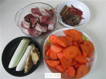 红萝卜羊肉煲的做法步骤1