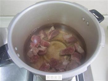 红萝卜羊肉煲的做法步骤2