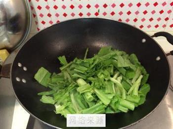 清炒莴笋叶子的做法步骤3