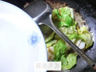 榨菜牛心菜炒年糕的做法步骤6