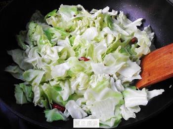 炝炒圆白菜的做法步骤8