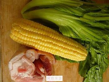 芥菜玉米猪肉汤的做法图解1