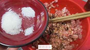 鲜肉锅贴的做法步骤4