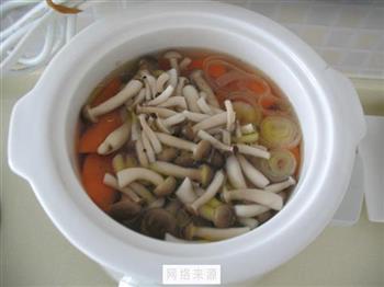 鸡腿胡萝卜蘑菇汤的做法图解7
