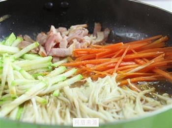 韩式石锅拌饭的做法步骤2
