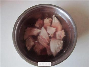 玉米蚕豆排骨汤的做法步骤1