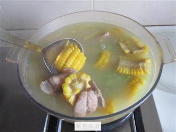 玉米蚕豆排骨汤的做法步骤11