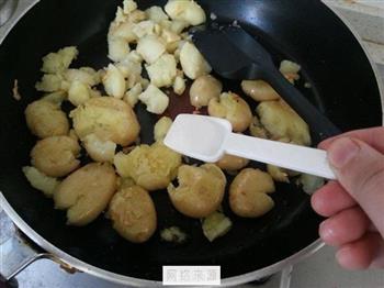 蒜香椒盐小土豆的做法步骤7