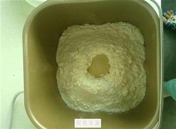 豆沙卷面包的做法图解2