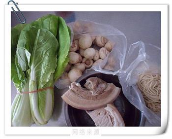 口蘑快菜肉汤面的做法步骤1