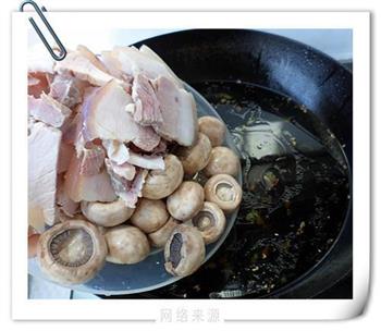 口蘑快菜肉汤面的做法图解6