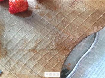 草莓椰奶冻的做法图解1