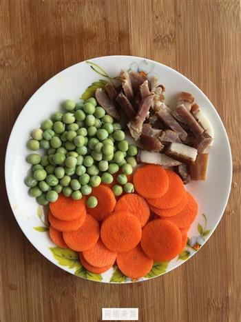 腊肉豌豆焖干饭的做法图解1