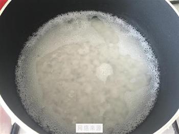 腊肉豌豆焖干饭的做法图解2