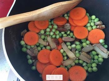 腊肉豌豆焖干饭的做法步骤4