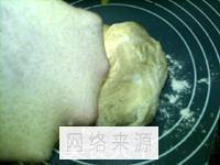 核桃葡萄干面包的做法步骤11