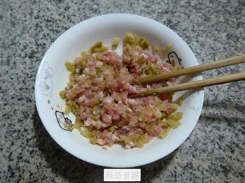 榨菜猪肉馅锅贴的做法步骤6