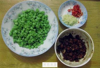 泰式肉燥炒豆角的做法步骤1